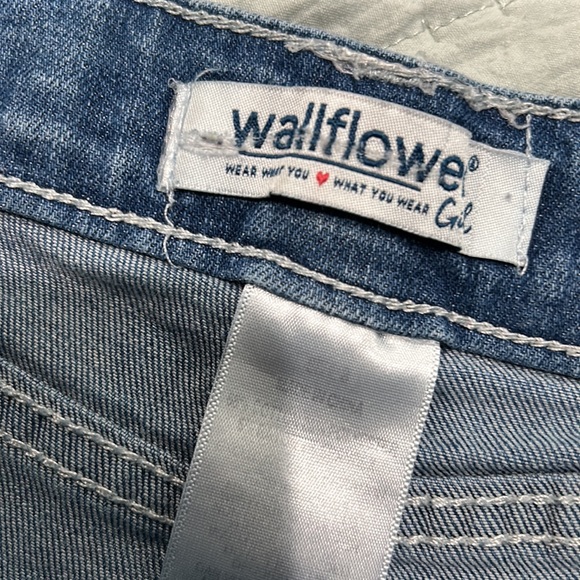 Cute stylish shorts - Picture 3 of 3